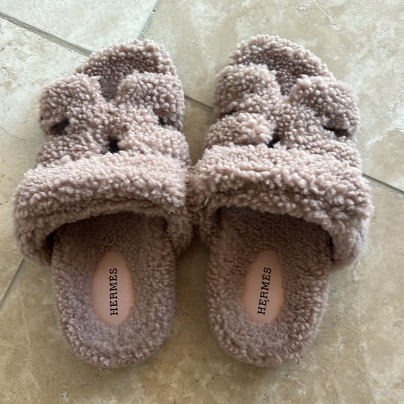 100% AUTHENTIC HERMES CHYPRE WOOL SKIN SHEARLING SANDALS - Picture 2 of 3